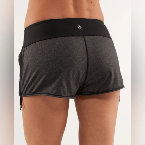 Lululemon Hot Move Shorts Black & Gray Ruched Women’s Size 6 - Picture 2 of 8